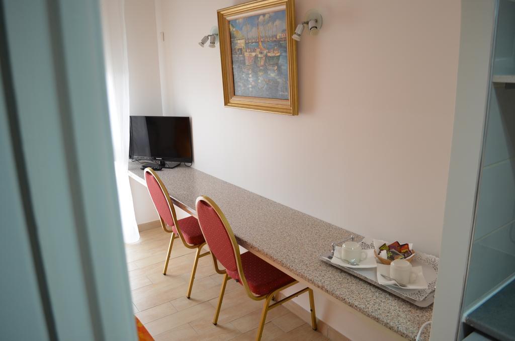 Hotel L'Abribis Firminy Pokoj fotografie